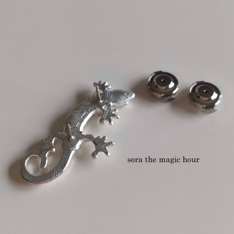 ニホンヤモリ 家守 おしゃれラペルピン シルバーピン タイピン