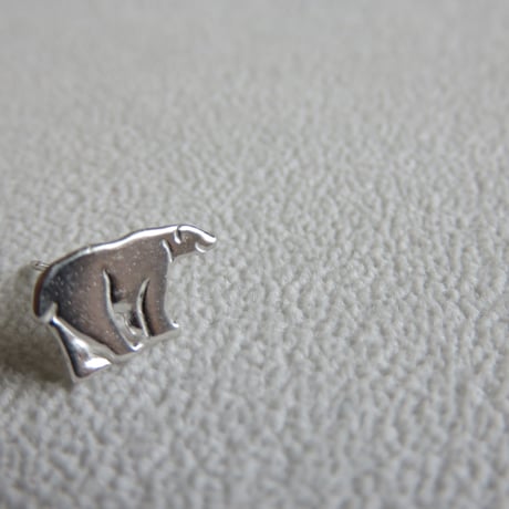 ホッキョクグマ　ポストピアス片方右向き　Polar bear