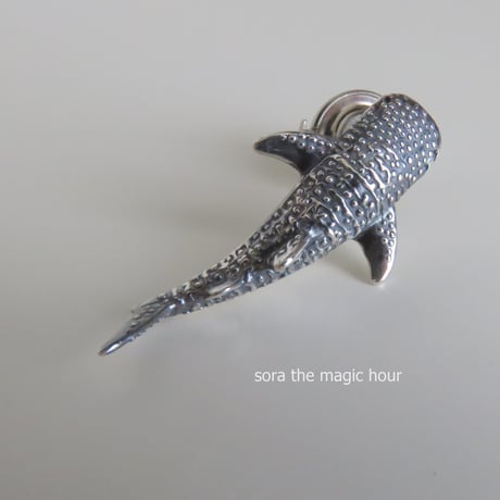 ジンベエザメ　ネックレス　Whale shark necklace　海の生き物好きさんへ　個性的な絶滅危惧種ジュエリー