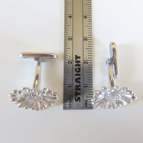 ガーベラのカフス　Lサイズ　【受注生産】ガーベラ好きさんへ贈る味わいシルバーアクセサリー　花言葉「希望」「前向き」