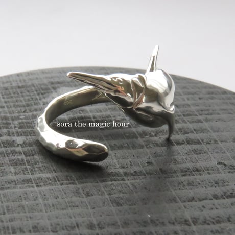 泳ぐ皇帝ペンギンのフリーリング　ペンギン大好き　ボリューミーリング　Emperor penguin ring