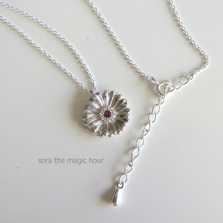 ガーベラのネックレス　size L   Garbera necklace【受注生産】ガーベラ好きさんへ贈る味わいシルバーアクセサリー花言葉「希望」「前向き」11月誕生花