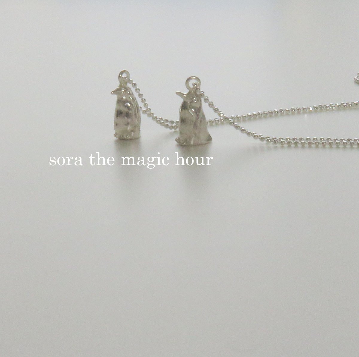 アクセサリー Sora 皇帝ペンギンの揺れるネックレス かわいい陸上のペンギン