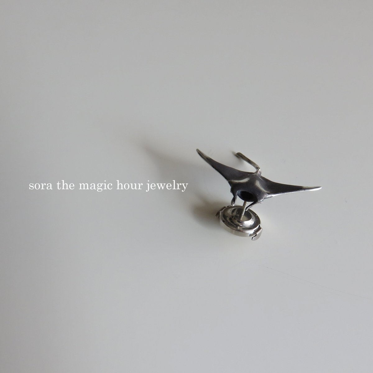 オニイトマキエイ ラペルピン 大人可愛いリアルなマンタ Manta ray