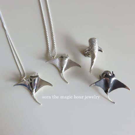 オニイトマキエイシルバーネックレス　大人可愛いリアルなマンタ　Manta ray silver necklace