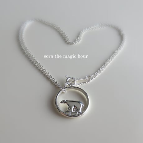 ホッキョクグマのリングネックレス　　しろくまリングチャーム　シロクマ好きさんへ　silver925