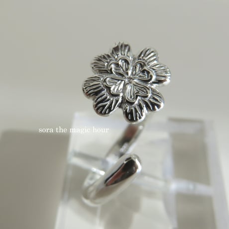 四つ葉のクローバーのフリーリング　Four-leaf clover silver 925 ring 　「幸運」「私のものになって」