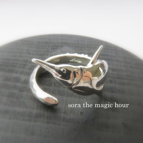 泳ぐ皇帝ペンギンのフリーリング　ペンギン大好き　ボリューミーリング　Emperor penguin ring