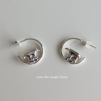 ホッキョクグマのリングピアス　　しろくまリング　シロクマ好きさんへ　silver925