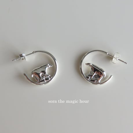 ホッキョクグマのリングピアス　　しろくまリング　シロクマ好きさんへ　silver925