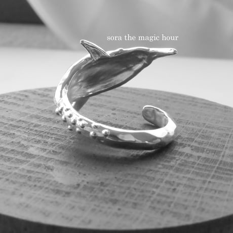 泳ぐ皇帝ペンギンのフリーリング　ペンギン大好き　ボリューミーリング　Emperor penguin ring