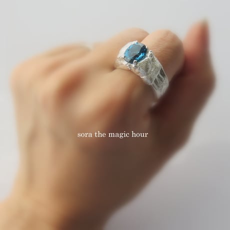 ホッキョクグマがハグをするリング　silver925　シロクマ好きさんへ　【受注生産】