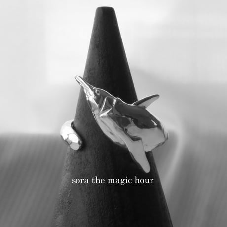 泳ぐ皇帝ペンギンのフリーリング　ペンギン大好き　ボリューミーリング　Emperor penguin ring