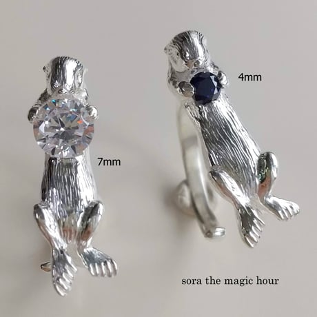 ぷかぷか石もちラッコのフリーリング　ボリューミーなシルバーアクセサリー