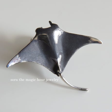 オニイトマキエイシルバーネックレス　大人可愛いリアルなマンタ　Manta ray silver necklace