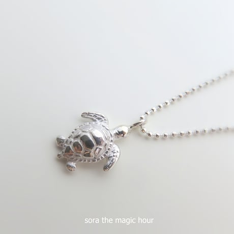 アオウミガメ ネックレス　green turtle