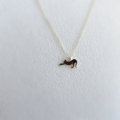 ネコシルエット　K10 ネックレス「のびのび」Cat silhouette necklace