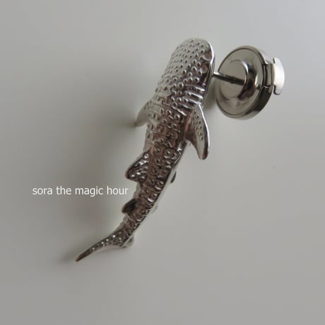 ジンベエザメ　ラペルピン　Whale shark lapel pin　ピンブローチ　タックピン