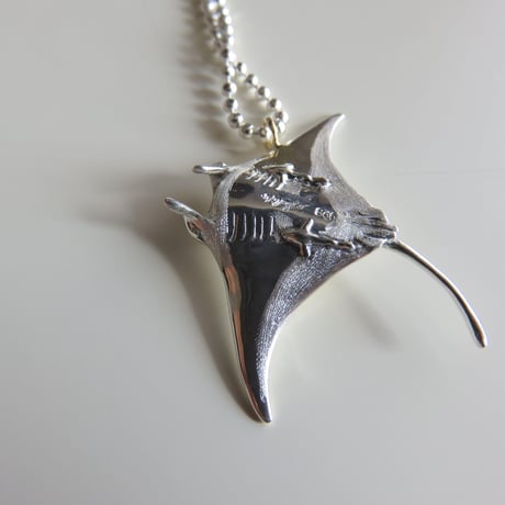 オニイトマキエイシルバーネックレス　大人可愛いリアルなマンタ　Manta ray silver necklace