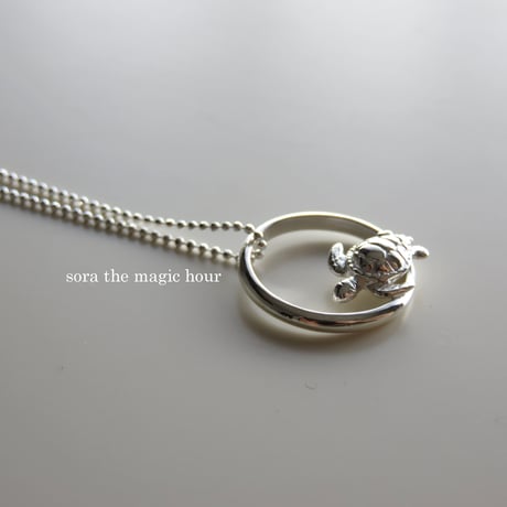 アオウミガメのリングネックレス　　ウミガメリングチャーム　ホヌ　ウミガメ好きさんへ　海亀　silver925