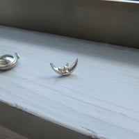 小さな月のラペルピン S 月タイピン 月タックピン 三日月ブローチ