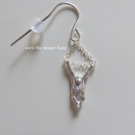 オランウータンの揺れるピアス　orangutans silver 925