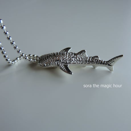 ジンベエザメ　ネックレス　Whale shark necklace　海の生き物好きさんへ　個性的な絶滅危惧種ジュエリー