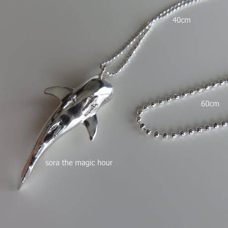 ジンベエザメ　ネックレス　Whale shark necklace　海の生き物好きさんへ　個性的な絶滅危惧種ジュエリー