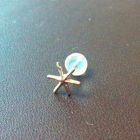 snow crystal　スターピアス（片方） K10