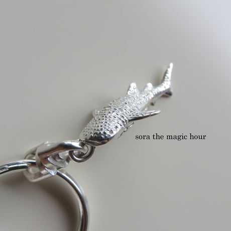 ジンベエザメ　キーリング　Whale shark  key ring リアルなジンベエザメのキーホルダー　silver925製