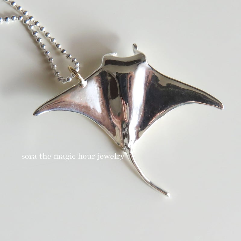 オニイトマキエイシルバーネックレス 大人可愛いリアルなマンタ Manta