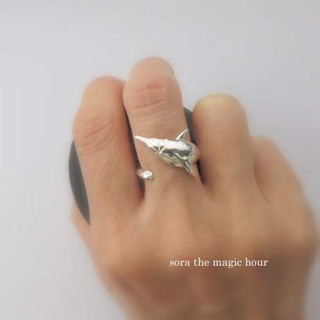 泳ぐ皇帝ペンギンのフリーリング　ペンギン大好き　ボリューミーリング　Emperor penguin ring