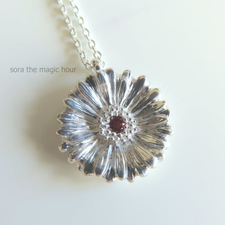ガーベラのネックレス　size L   Garbera necklace【受注生産】ガーベラ好きさんへ贈る味わいシルバーアクセサリー花言葉「希望」「前向き」11月誕生花