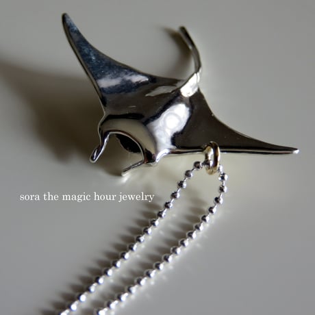 オニイトマキエイシルバーネックレス　大人可愛いリアルなマンタ　Manta ray silver necklace