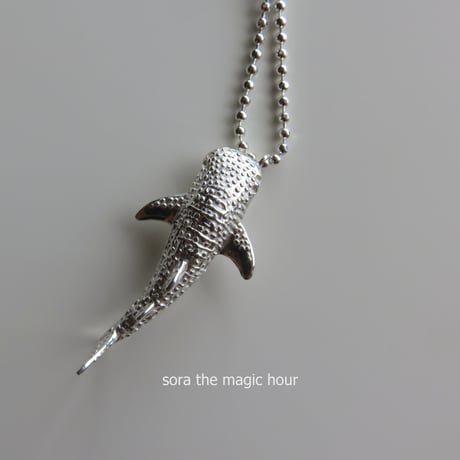 ジンベエザメ　ネックレス　Whale shark necklace　海の生き物好きさんへ　個性的な絶滅危惧種ジュエリー