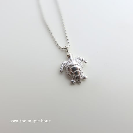 アオウミガメ ネックレス　green turtle