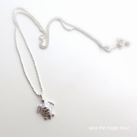アオウミガメ ネックレス　green turtle