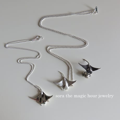オニイトマキエイシルバーネックレス　大人可愛いリアルなマンタ　Manta ray silver necklace