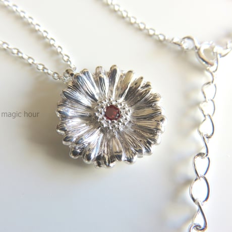 ガーベラのネックレス　size L   Garbera necklace【受注生産】ガーベラ好きさんへ贈る味わいシルバーアクセサリー花言葉「希望」「前向き」11月誕生花
