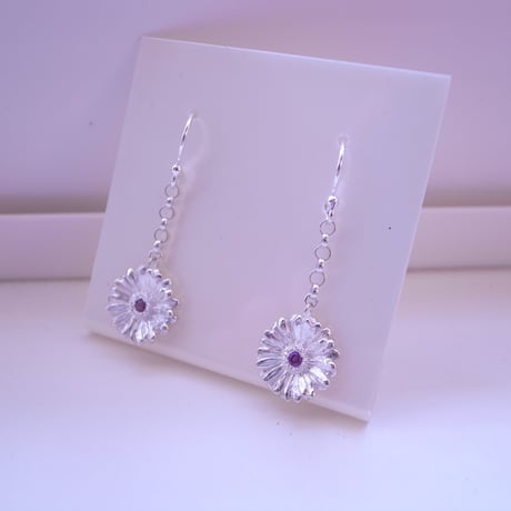 ガーベラピアス、 ガーベラフックピアス、ガーベラ好きさんへ贈る味わいシルバーアクセサリー花言葉「希望」「前向き」11月誕生花