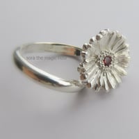 ガーベラのフリーリング　L ガーベラ好きさんへ贈る味わいシルバーアクセサリー花言葉「希望」「前向き」Lサイズ　【受注生産】