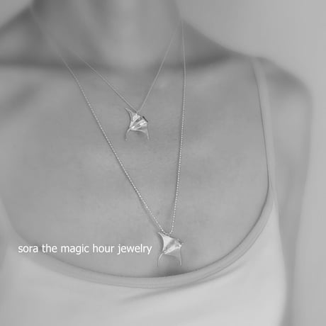 オニイトマキエイシルバーネックレス　大人可愛いリアルなマンタ　Manta ray silver necklace