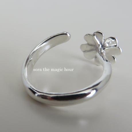 四つ葉のクローバーのフリーリング　Four-leaf clover silver 925 ring 　「幸運」「私のものになって」