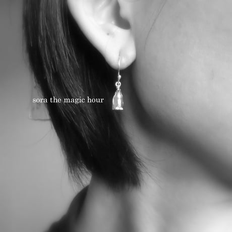 皇帝ペンギンの揺れるピアス　ペンギン大好き　ボリューミーピアス　penguin pierced earrings