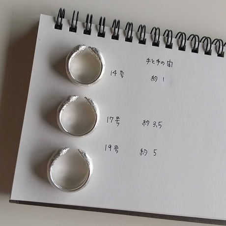 シロクマの両手フリーリング　白熊手リング　ホッキョクグマ　ボリューミーなシルバーアクセサリー【受注生産】