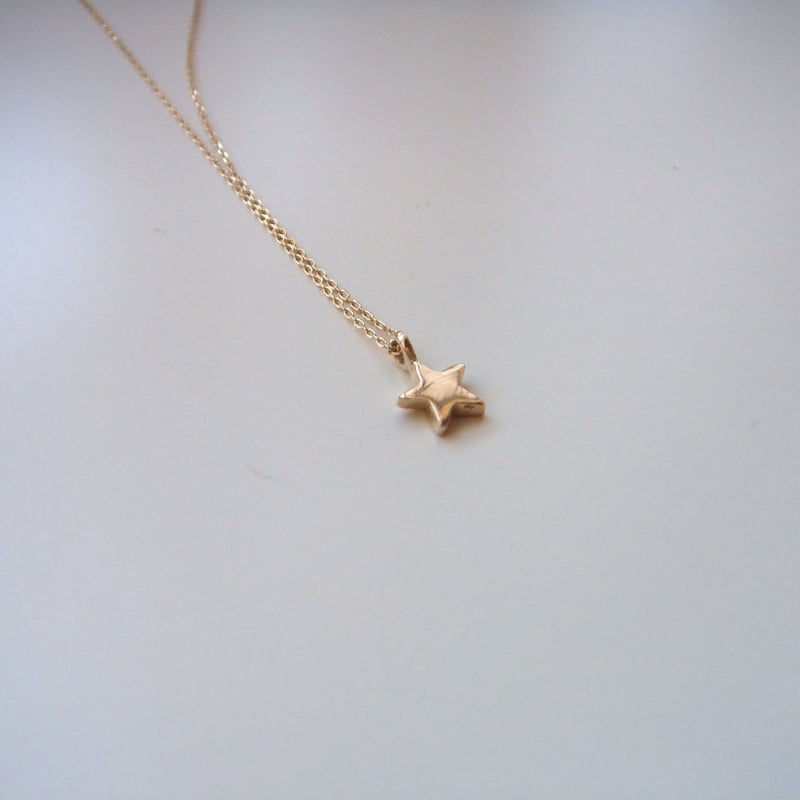 華奢ゴールドのシンプルなアズキチェーン ネックレス K18 スライド