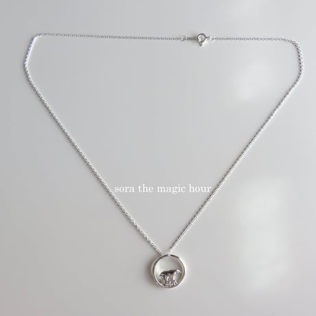 ホッキョクグマのリングネックレス　　しろくまリングチャーム　シロクマ好きさんへ　silver925