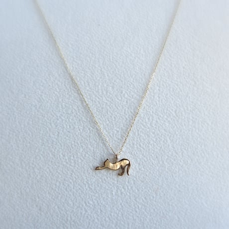 ネコシルエット　K10 ネックレス「のびのび」Cat silhouette necklace