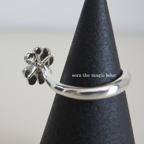 四つ葉のクローバーのフリーリング　Four-leaf clover silver 925 ring 　「幸運」「私のものになって」