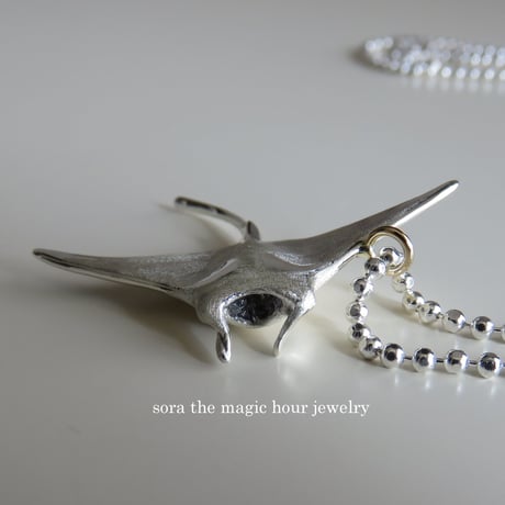 オニイトマキエイシルバーネックレス　大人可愛いリアルなマンタ　Manta ray silver necklace